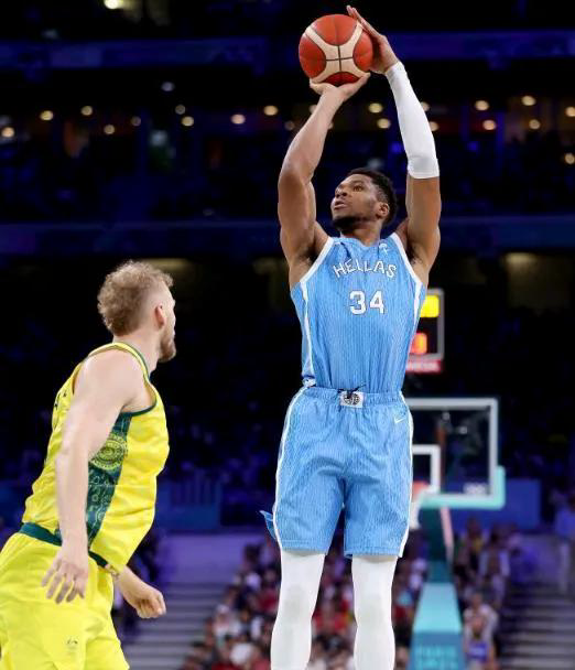 九游会体育-字母哥连续二十场比赛得分超过领先优势明显，澳大利亚队不断突破！全场沸腾不已的简单介绍