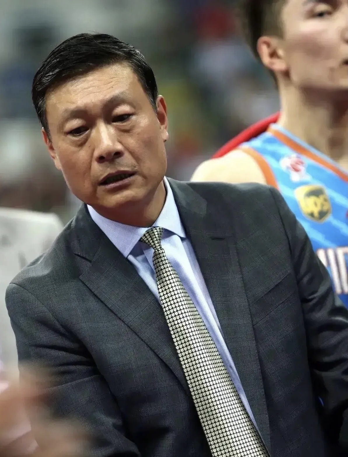 九游会APP-今晚体能课后，丹佛掘金调整名单备战国王杯，态度坚定，更衣室氛围转暖的简单介绍